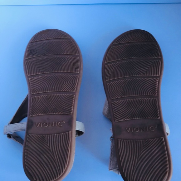 Vionic Women's Cream Sandals - Picture 12 of 12